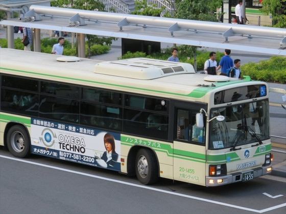 大阪ラッピングバス走行中！